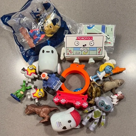 BUNDLE | Random kids toys | meal & blind bags toys - Picture 1 of 6
